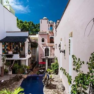garlands-del-rio.hotelspuertovallarta.org/
